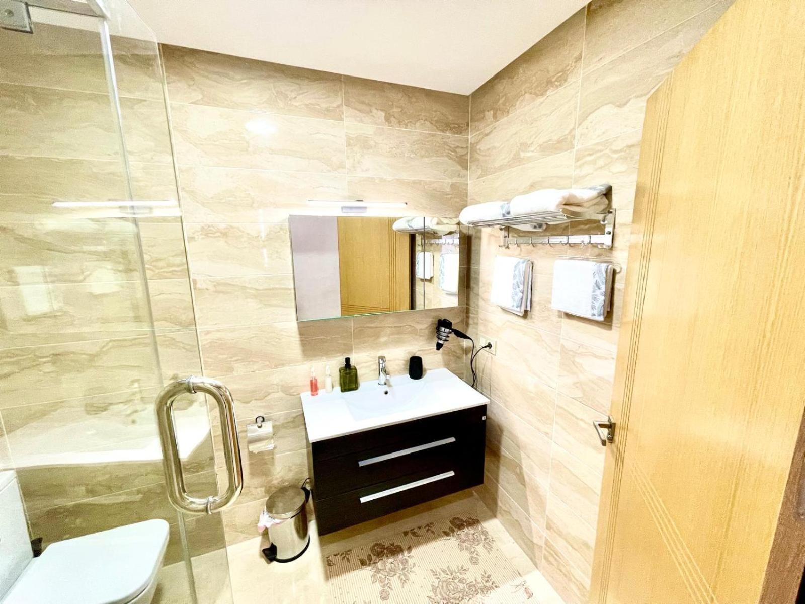 Modern Elegance With Sea Views In Central Tangier - Steps To Beach, Train And Attractions! ภายนอก รูปภาพ
