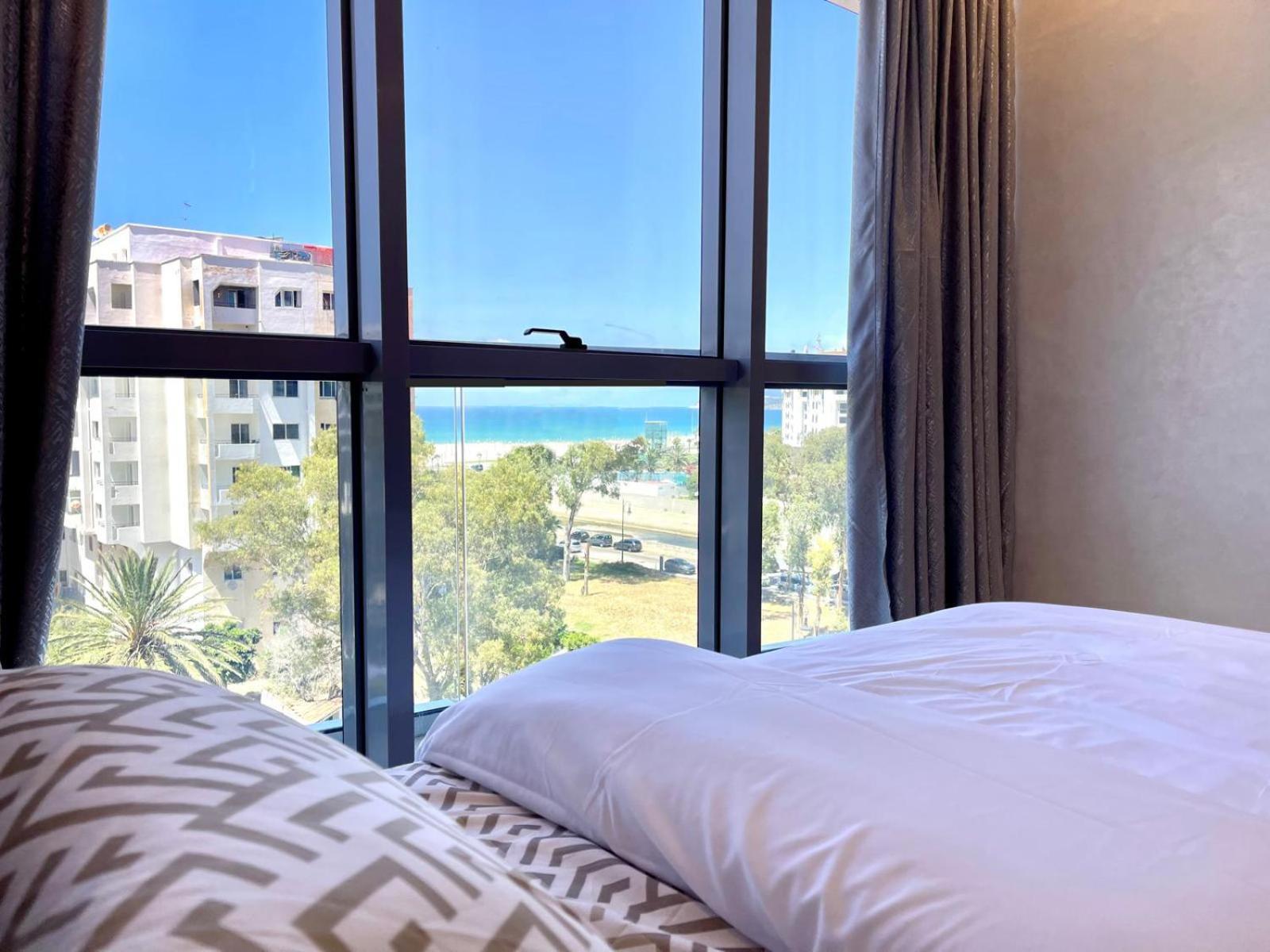 Modern Elegance With Sea Views In Central Tangier - Steps To Beach, Train And Attractions! ภายนอก รูปภาพ