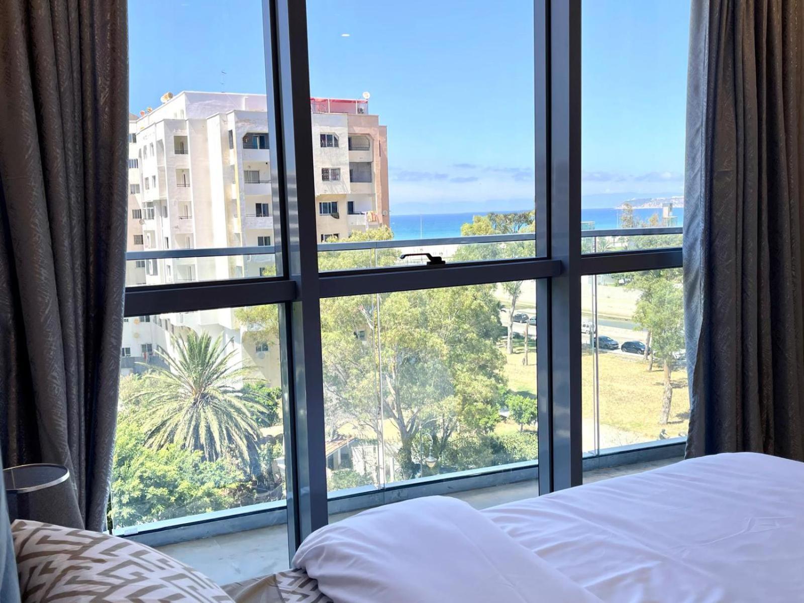 Modern Elegance With Sea Views In Central Tangier - Steps To Beach, Train And Attractions! ภายนอก รูปภาพ