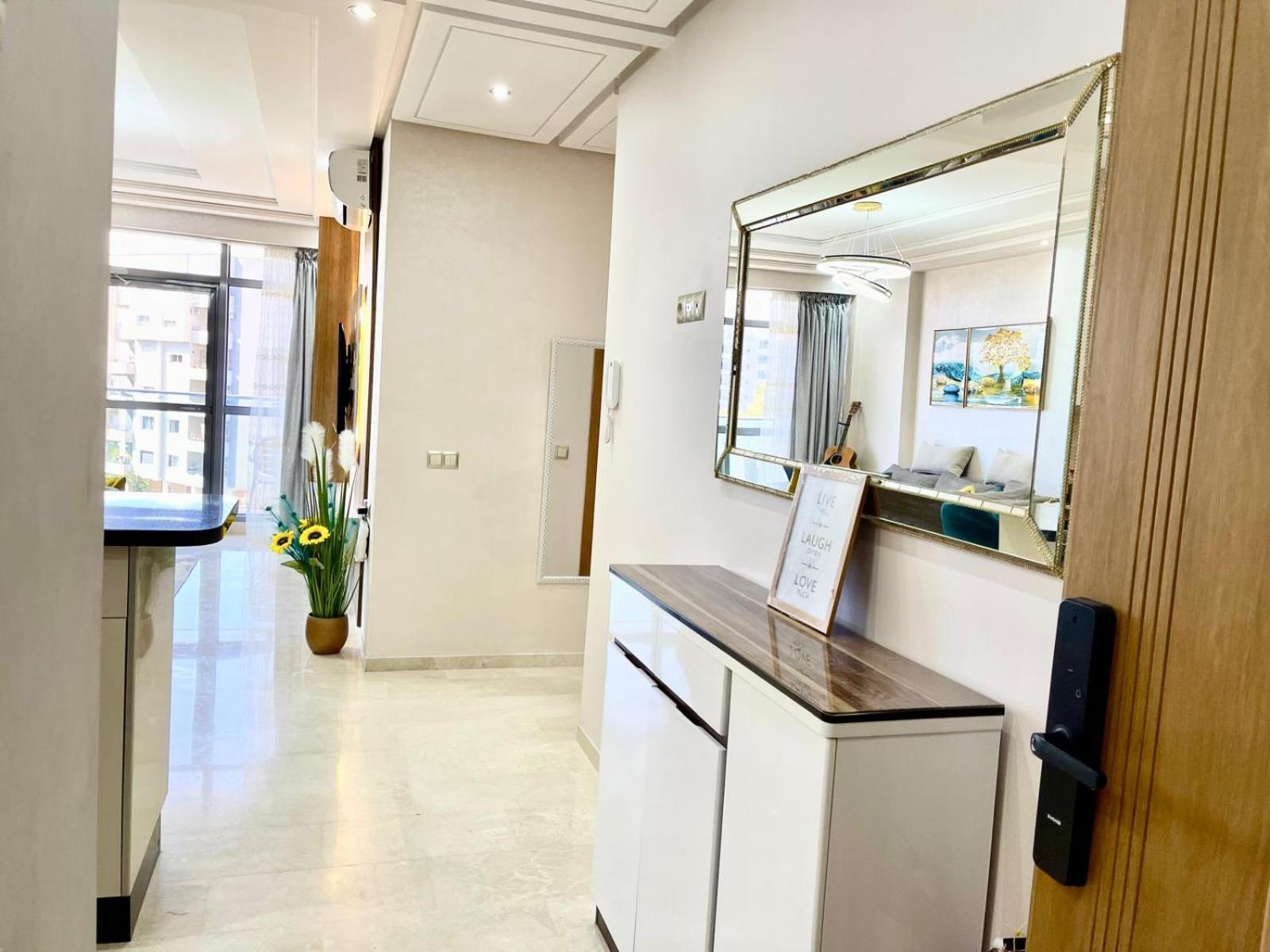 Modern Elegance With Sea Views In Central Tangier - Steps To Beach, Train And Attractions! ภายนอก รูปภาพ
