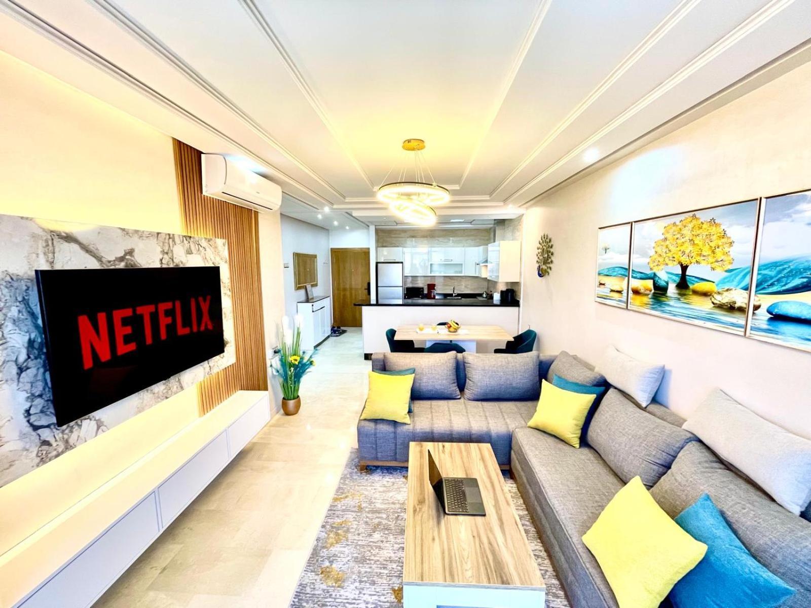 Modern Elegance With Sea Views In Central Tangier - Steps To Beach, Train And Attractions! ภายนอก รูปภาพ