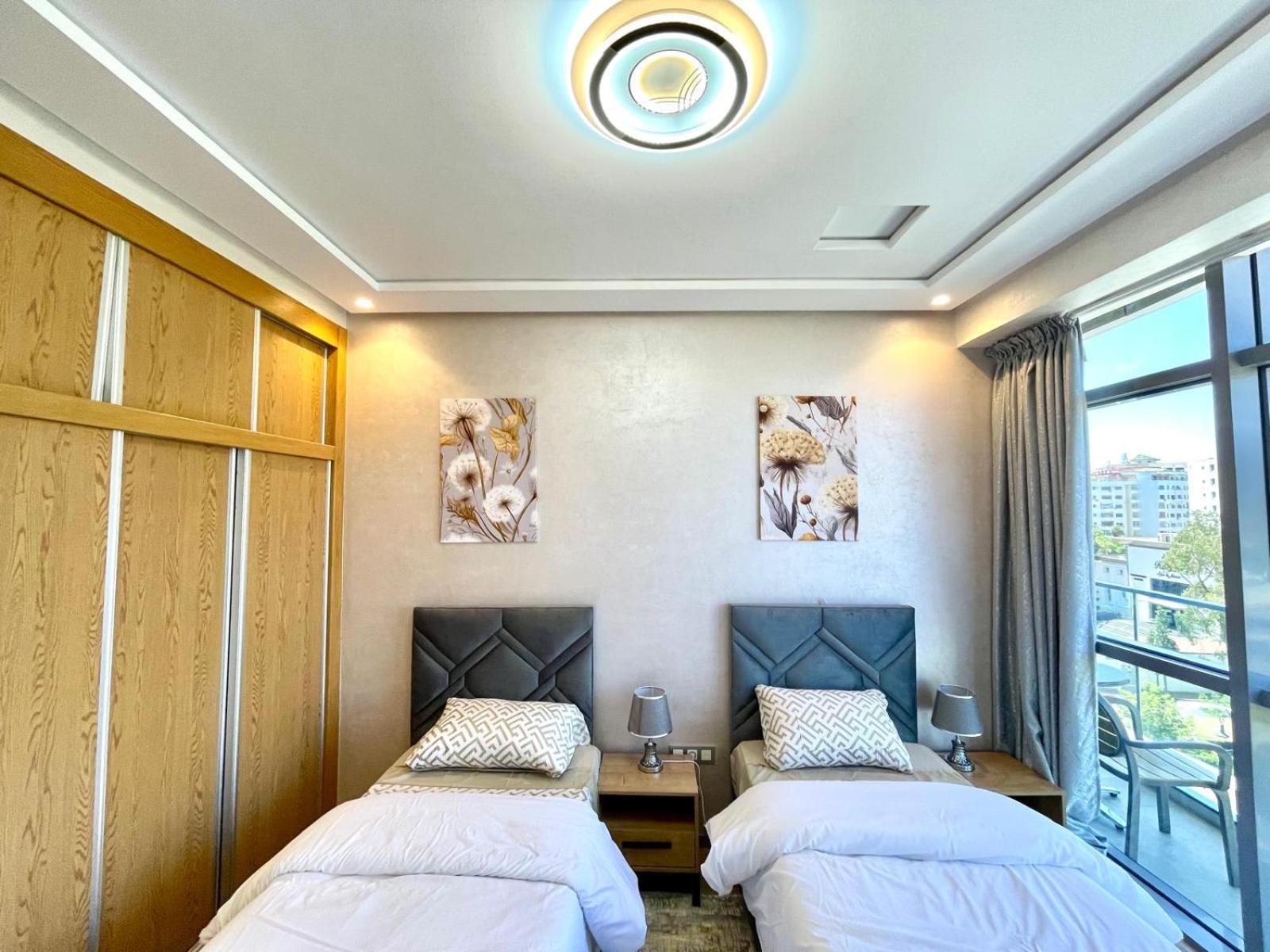 Modern Elegance With Sea Views In Central Tangier - Steps To Beach, Train And Attractions! ภายนอก รูปภาพ